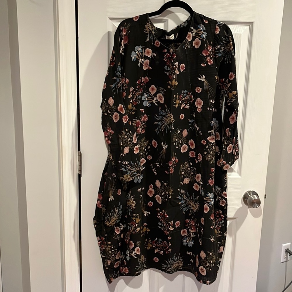 Loose fitting cotton long sleeve dress.